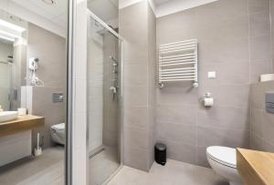 Varsovia Jerozolimskie Studio 215 by BookingHost