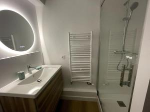 Hisse et Oh, T2 avec balcon vue port et parking