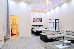 CUTE ROMANCE CENTRAL at Anker köz