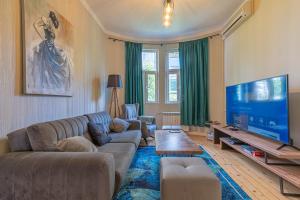 5 Seconds Away from the Main Street, FREE Secured Parking - Hôtels 4 étoiles à Sofia