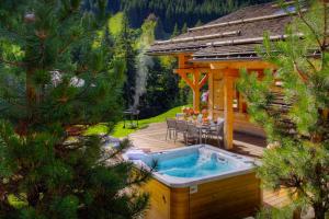 Chalet room in Chalet Hollygotty - OVO Network