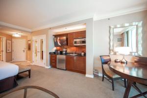 NO RESORT FEES-MGM Stripview-Jacuzzi-Formula 1 TRACK VIEW