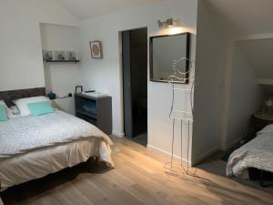 B&B / Chambres d'hotes Le Clos de la tour : Studio Familial