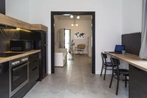 Aura Spacious 2 Bedroom Apartment