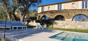 Maisons de vacances Provencal stone farmhouse with sea view, swimming pool and spa : photos des chambres