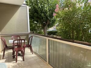 Studio Rénové avec Grande Terrasse et Wifi à Balaruc-les-Bains - FR-1-553-230