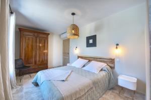 Villas Le Mazet d'Ernestine - Piscine et Cheminee : photos des chambres