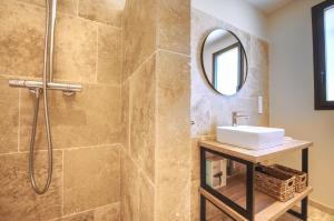 Villas Le Mazet d'Ernestine - Piscine et Cheminee : photos des chambres