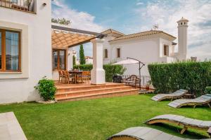Villa con piscina climatizada y vistas al Golf