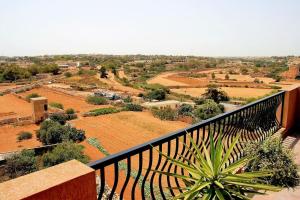 Peaceful penthouse with views 3 min walk to the beach