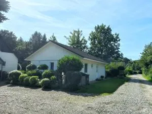 Ferienhaus Inger - stilvolles und modernes Ferienhaus mit Terrasse und Gartennutzung - Janneby