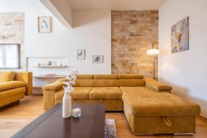 Aristocratic Place, TOP location