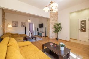 Aristocratic Place, TOP location