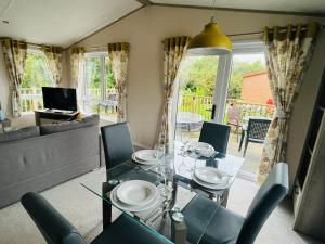 Springwell Lodge With Hot Tub