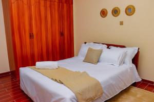 Lux Suites Laikipia Road Apartments
