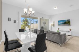 4 Bedrooms 3 Bathrooms Festival 232 Cd