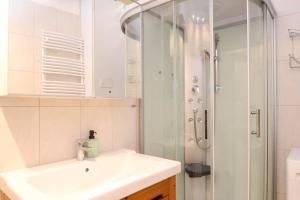 Famous Kiraly street at Large 3BR 10ppl @ CENTRAL