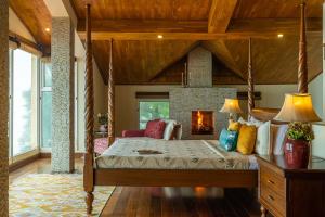 StayVista at Ludlow House 4BHK with Game zone & Sauna Room with Valley View villa in Kasauli