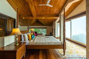 StayVista at Ludlow House 4BHK with Game zone & Sauna Room with Valley View villa in Kasauli