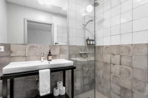 The Swan House by Heimaleiga