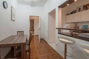 Cozy City Center Apartment