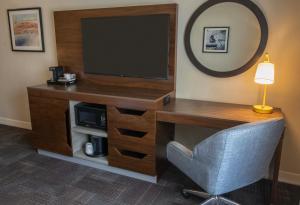 King Room with King Bed - Non-Smoking room in Hampton Inn & Suites Norfolk-Airport