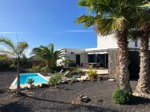 Majanicho Rock - villa with heated pool - Lajares