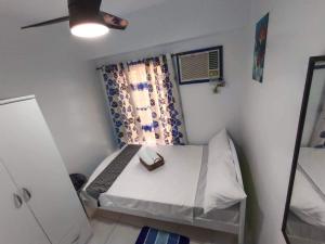 Near Manila Airport, MAILZ HOMEZ COZY 1 Bedroom Condo, Full Kitchen, Swimming Pool, WIFI, 10L