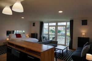 Résidences Grande Jatte, Face Seine, Suites Luxe 52m2 à 97m2, Hôpital Américain à 600m