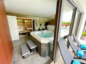 Luxury Villa Hedone with heated pool, welness and playground