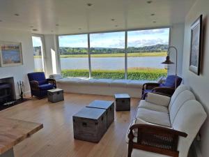 Shorepark - waterfront cottage with stunning views