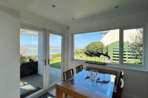 Shorepark - waterfront cottage with stunning views
