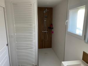 Sejours chez l'habitant Suite parentale avec salle de bains et toilettes privees : photos des chambres