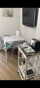 Estudio sin habitación ,todo en una estancia Blanco Denia