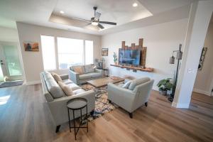 Hollywood Hangout - New West Properties