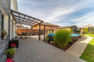 Holiday House Adonis