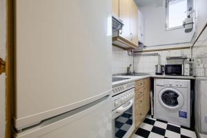 Charming Anton Martin Market