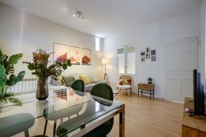 Charming Anton Martin Market