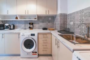 Urban Escape next to Acropolis and Athens city center