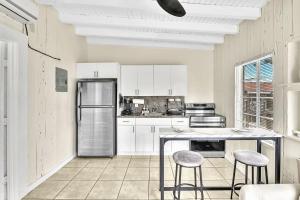 New Year and Holiday Charming Miami Riverfront Stay!