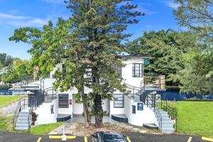 New Year and Holiday Charming Miami Riverfront Stay!