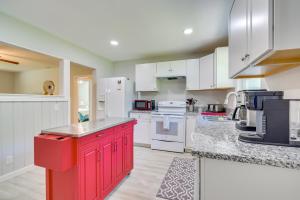 Single-Story Ocala Home with Porch - Near WEC!