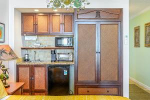 "Slice of Paradise" Oceanfront Studio at Islander on the Beach 225