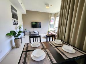 UNIXX Oasis : Grandeur 2BR Suite