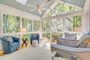 Blue Ridge Mountain Retreat Deck and Sunroom!