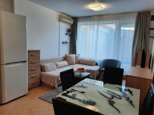 Cosy Breeze Apartment