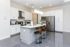 Splendid Apt 4BD3BA at Storey Lake SL47512