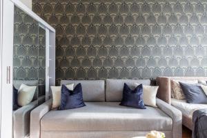 Glorious Central Apartment next to the New York Café