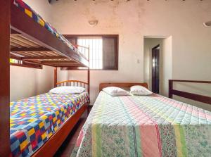 Casa com churrasqueira e piscina em Itanhaem