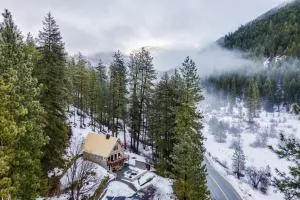 Leavenworth Mountain View Cabin w/ Space to Hike - Chumstick